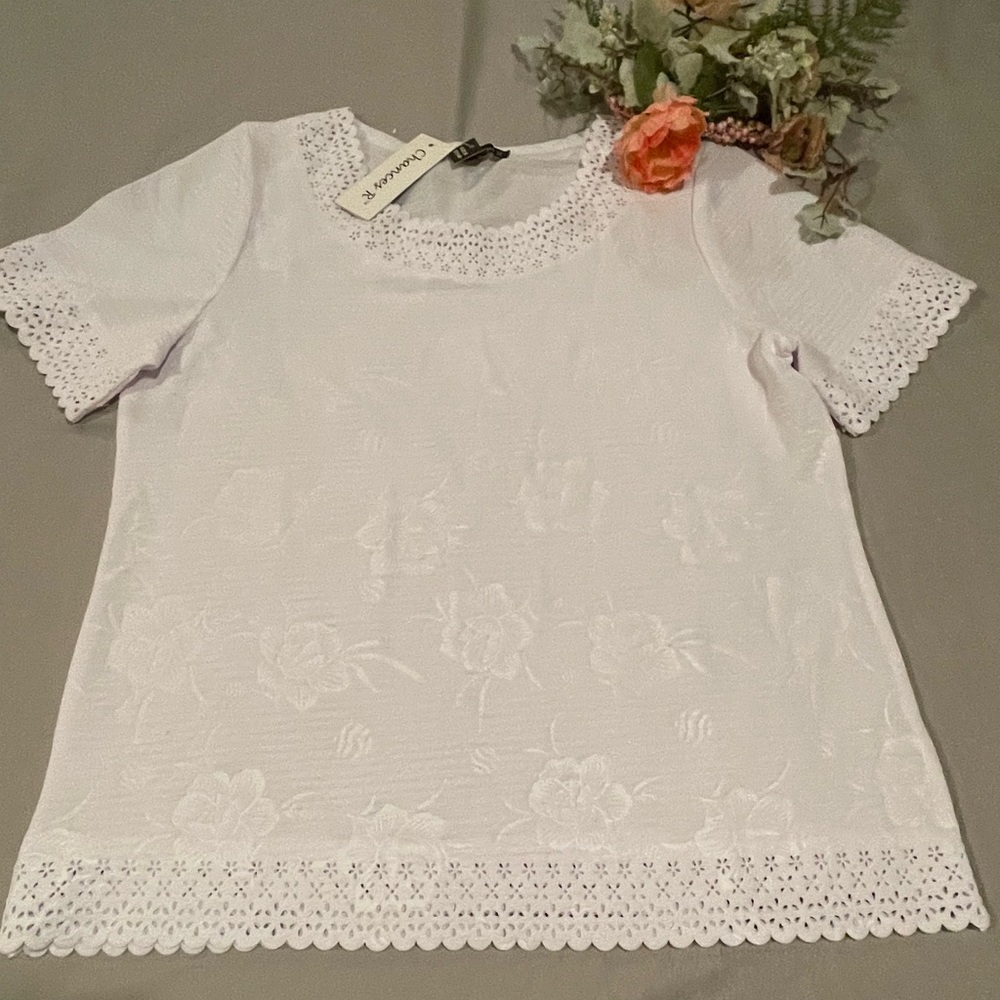 White Lace Short Sleeves Shirt Rose Embossed Medium Chances R NWT